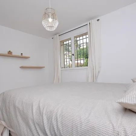 Stunning In * ואלאוריס